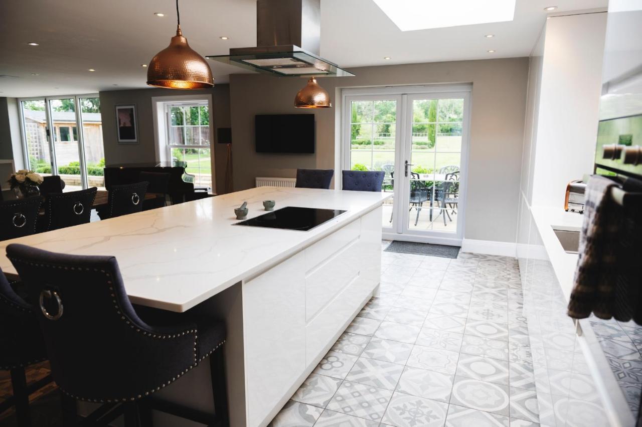 Large Country House - Hot Tub - Pool Table - Bbq - 5 Bedrooms - Log Burner Three Legged Cross Luaran gambar